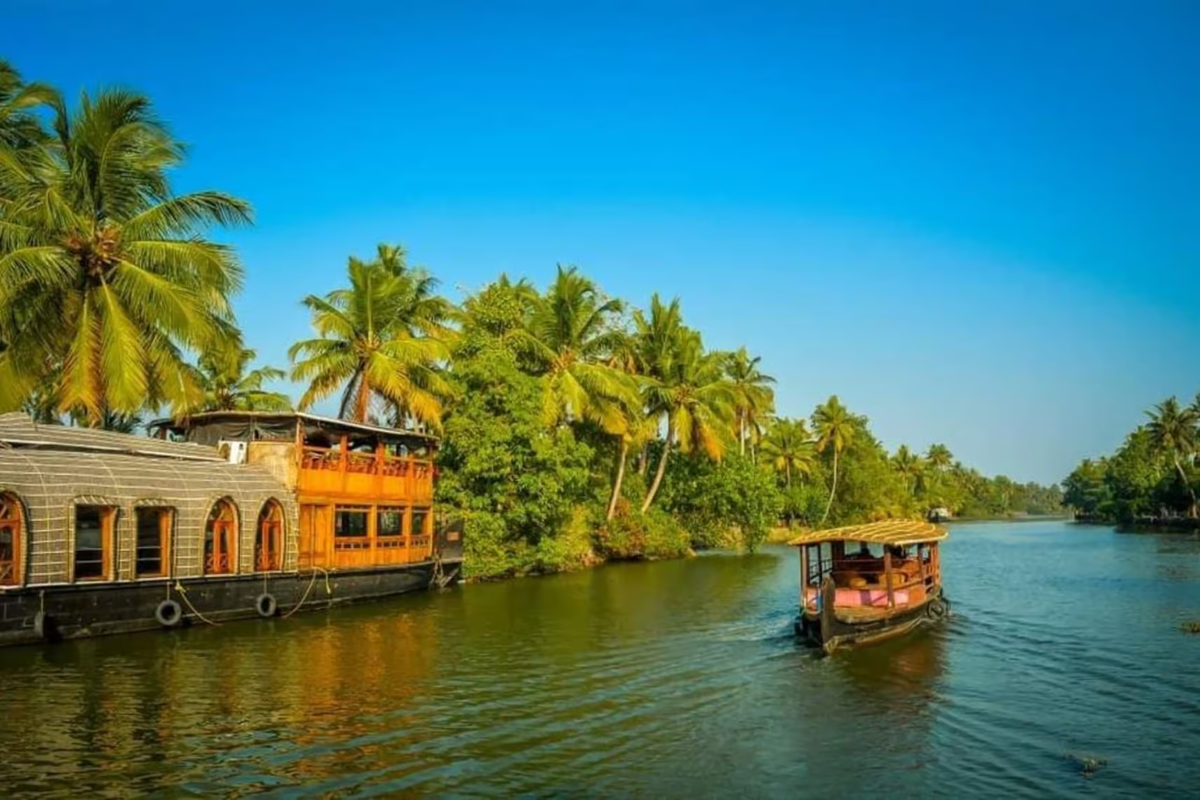 Kerala- Munnar Hills & Alleppey